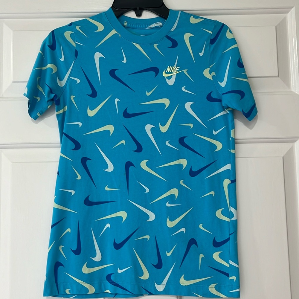 Boys Nike Tee Size Large